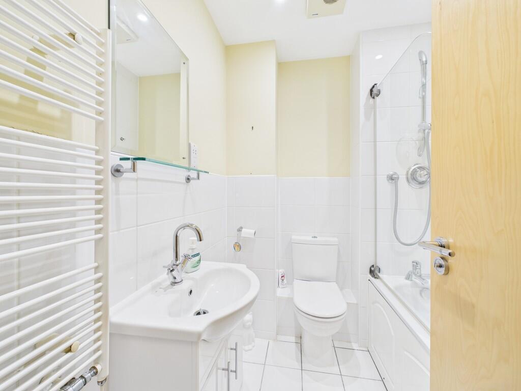 Top Floor Bathroo...