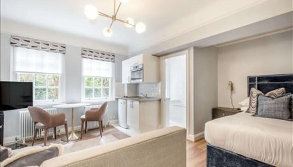 ss_p1070_63796778...