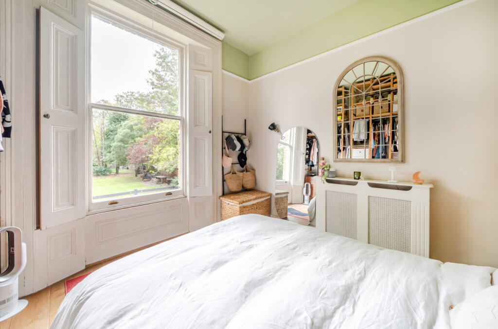 1360584-5-68dd30c...