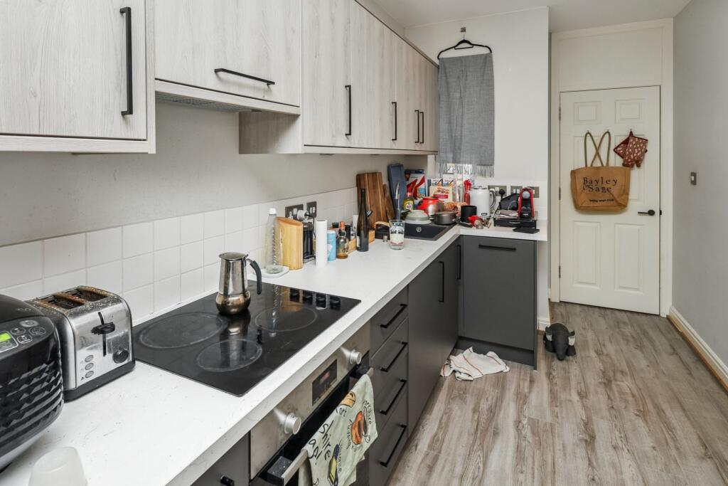 Flat 5, 68 Boston Road, Hanwell, London, W7 2ET