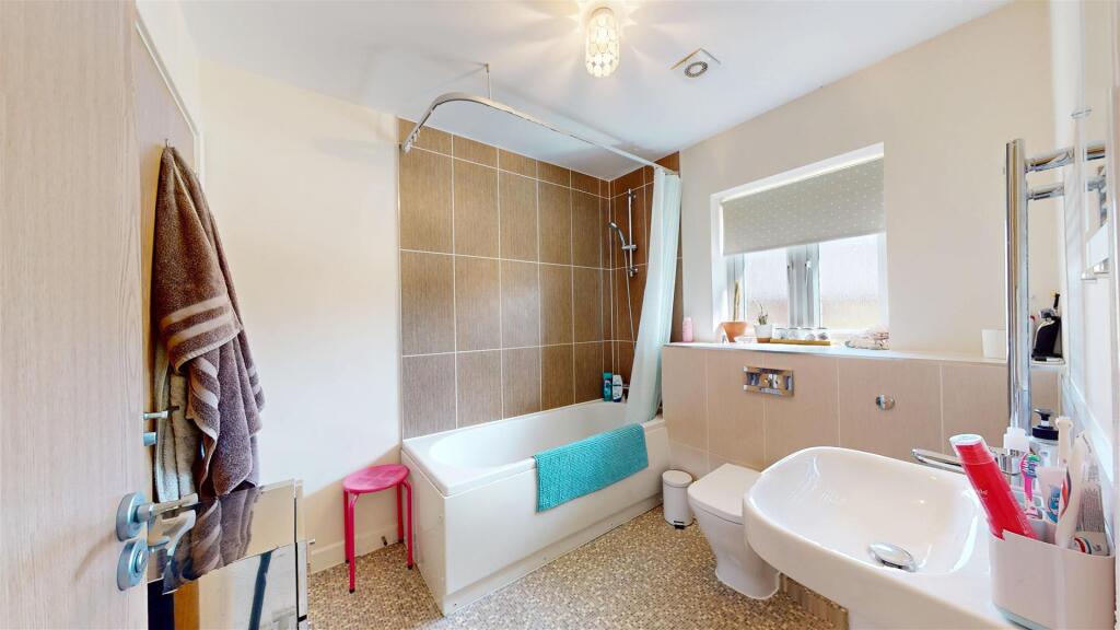 Jack &amp; Jill Bathroom