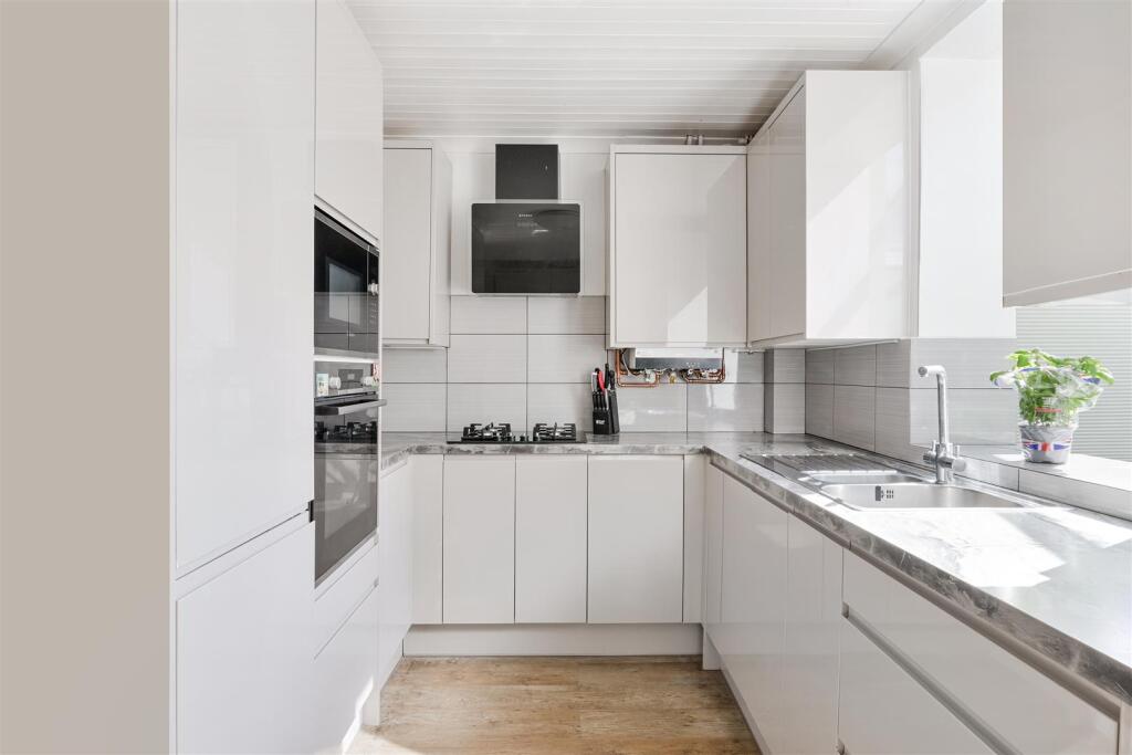 DUNDREY CRESCENT, 18 (8).jpg