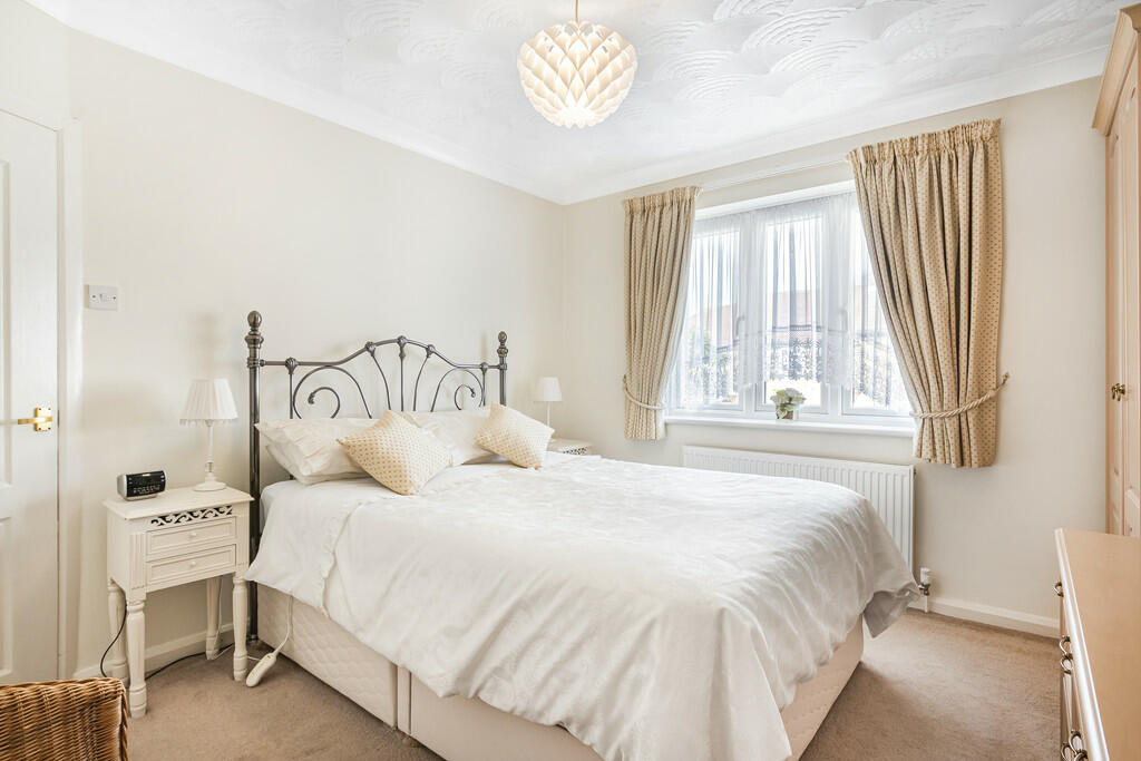 Bedroom 1 (2)