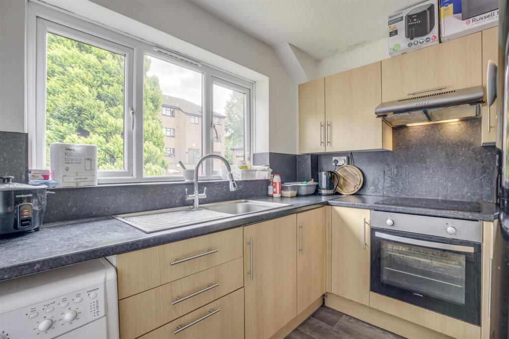 3 Kaybridge Close, HP13 7HF-2.jpg