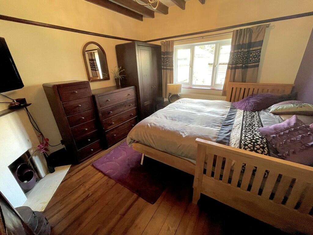 2 Cudlow Ave Bed ...