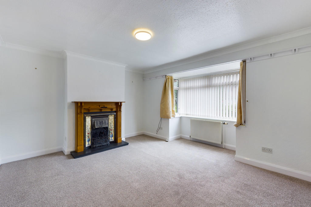 Spacious Lounge 