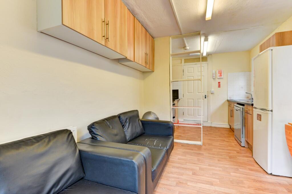 80 Bernard Road Lounge (2)
