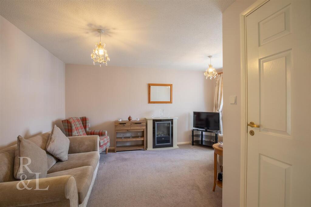 2 Gardens Court (3).jpg