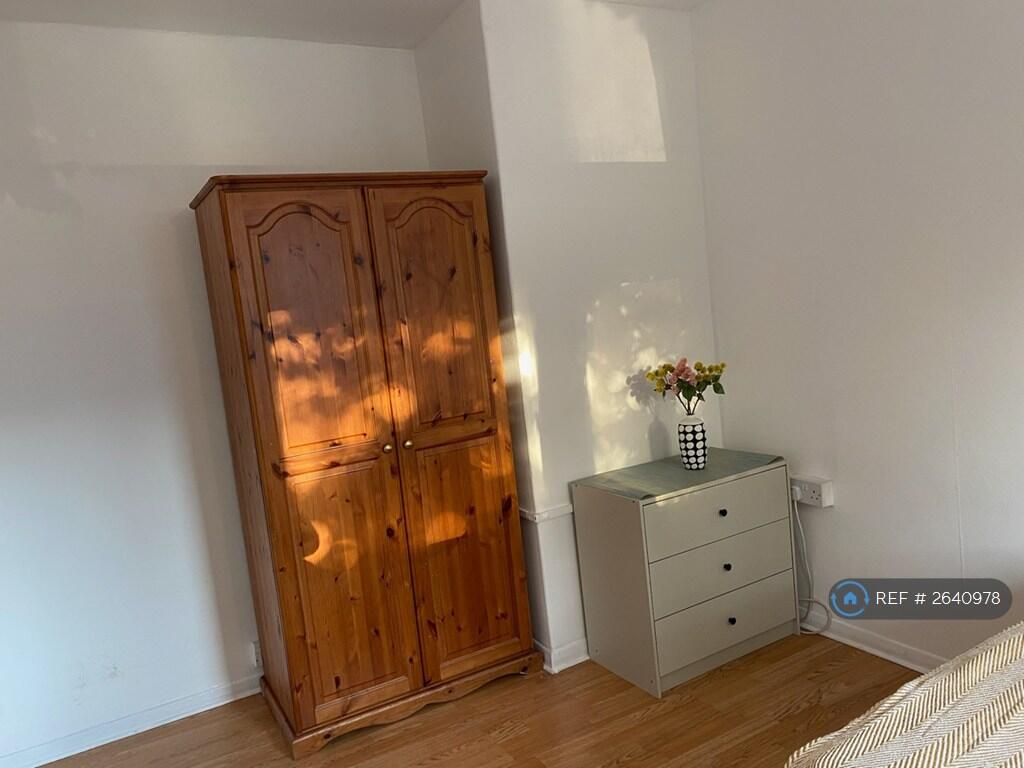 Bedroom 4: £895