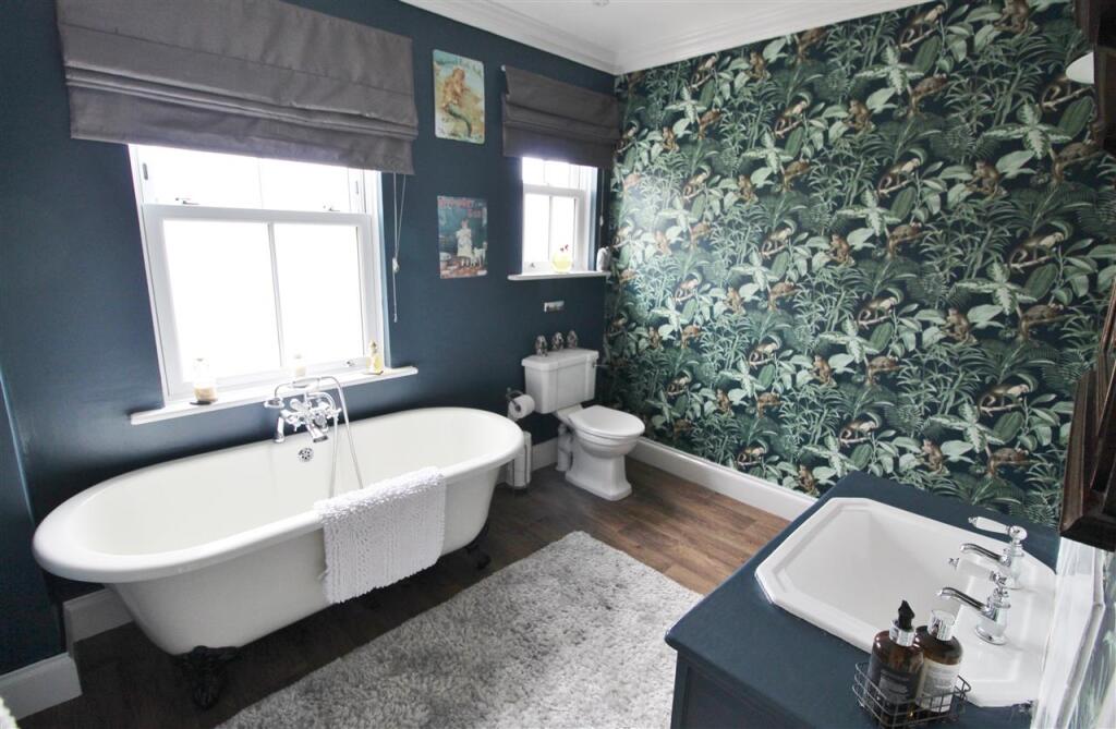 FAMILY BATHROOM -