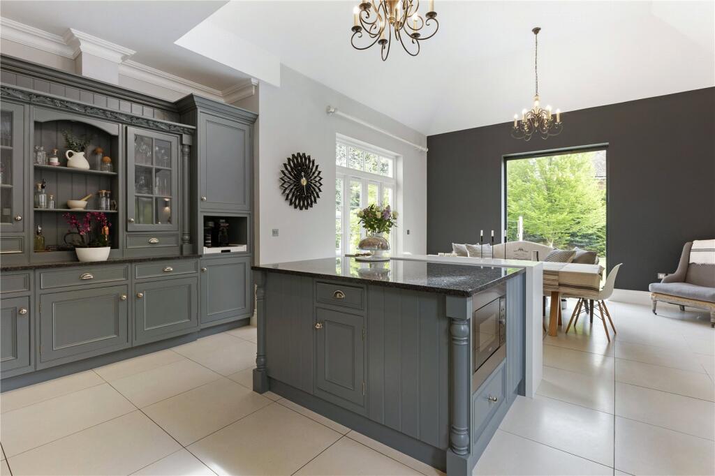 Kitchen/Dining Area
