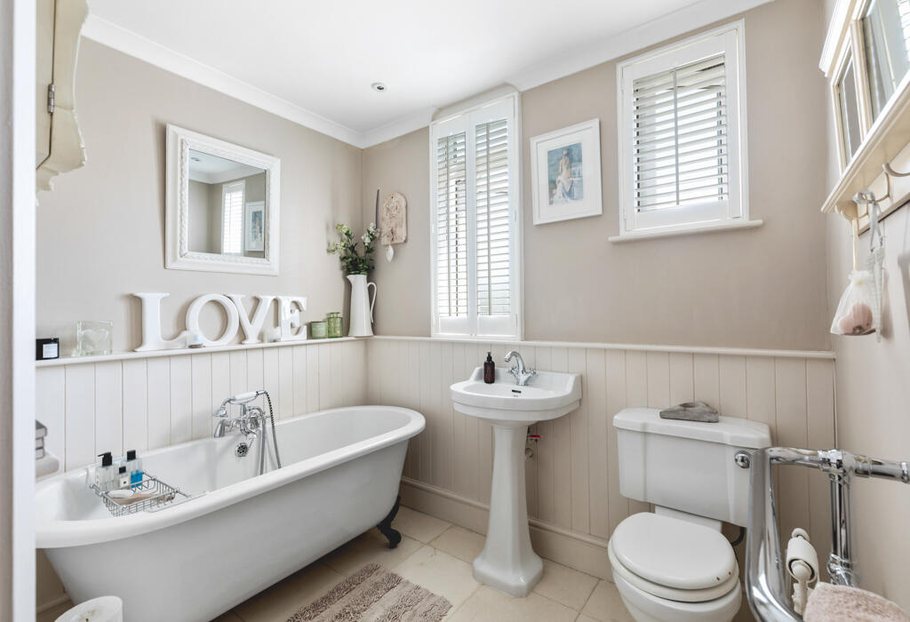 Oakfield Road, bathroom