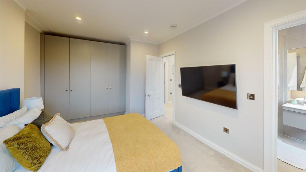 Flat-4-22-Kensington-Gardens-Square-Bedroom 2.jpg