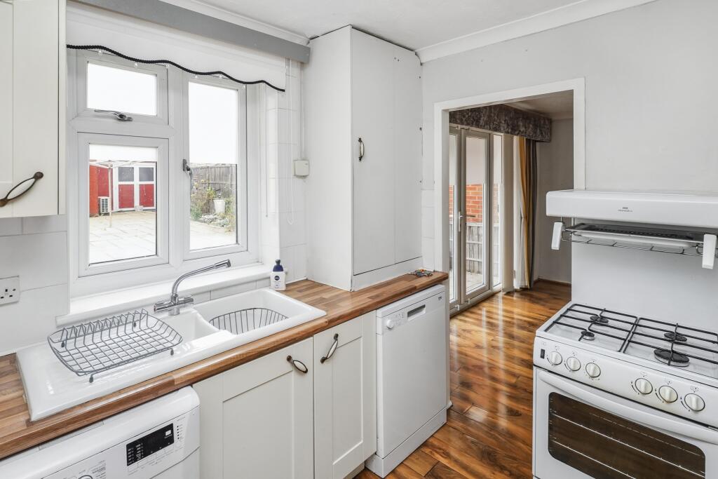 8 Colne Drive, Romford RM3 9JX