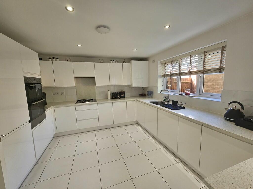 kitchen .