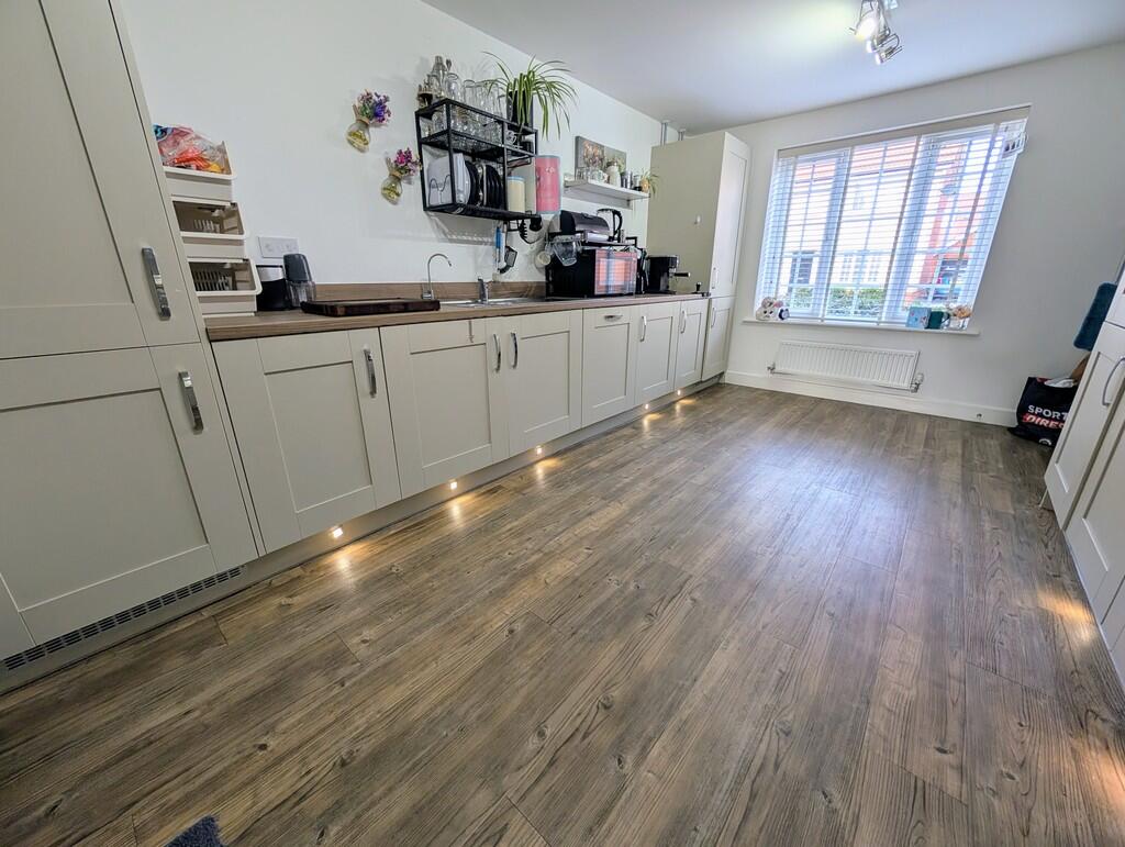 PXL_20251030_1333...