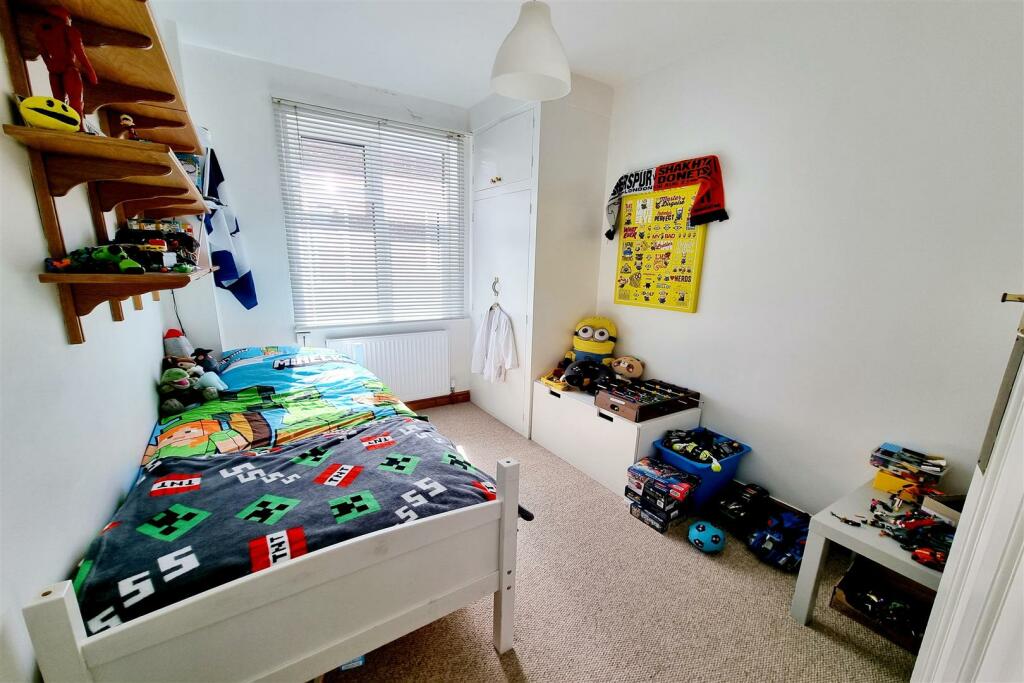 BEDROOM 2