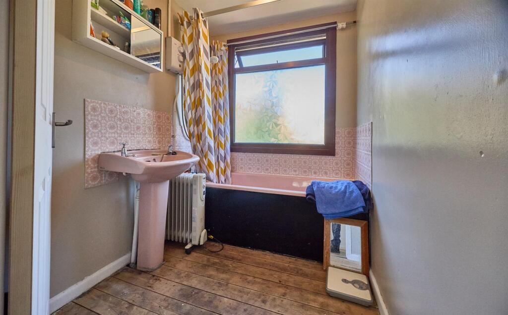 BATHROOM TO REAR