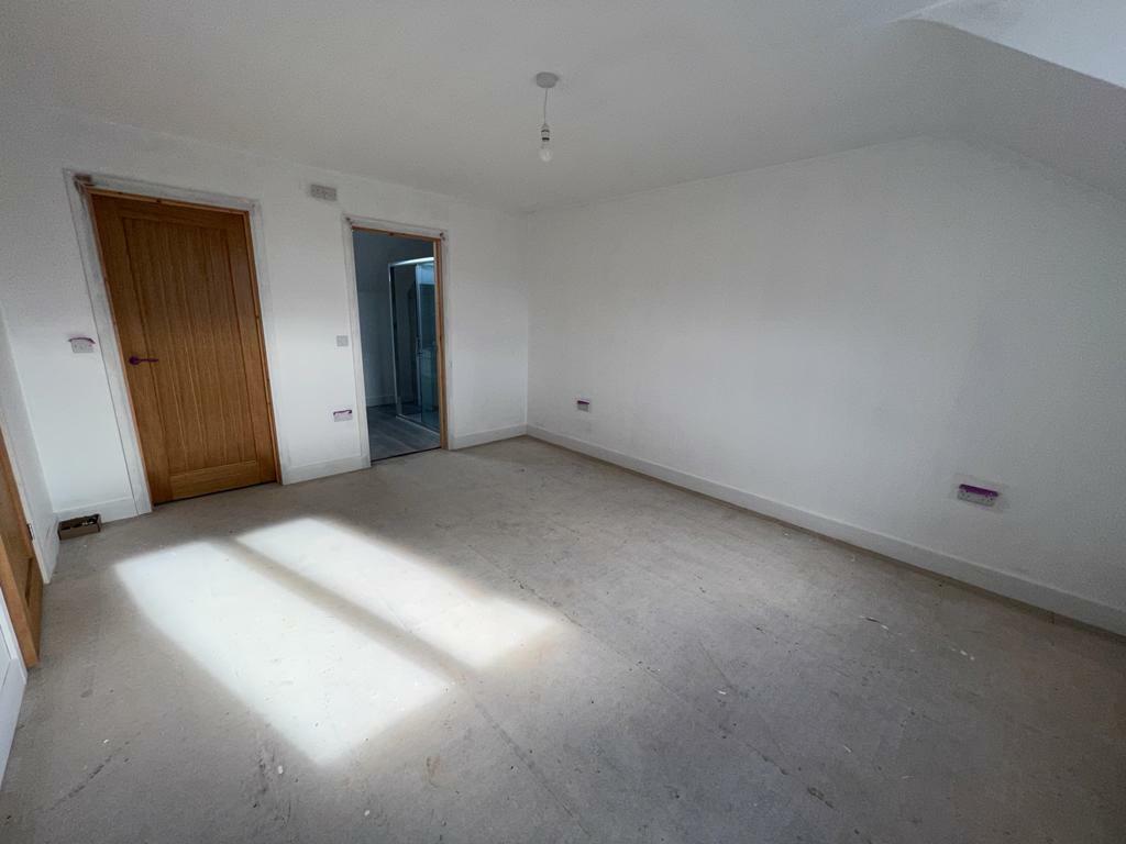 MASTER BEDROOM 4