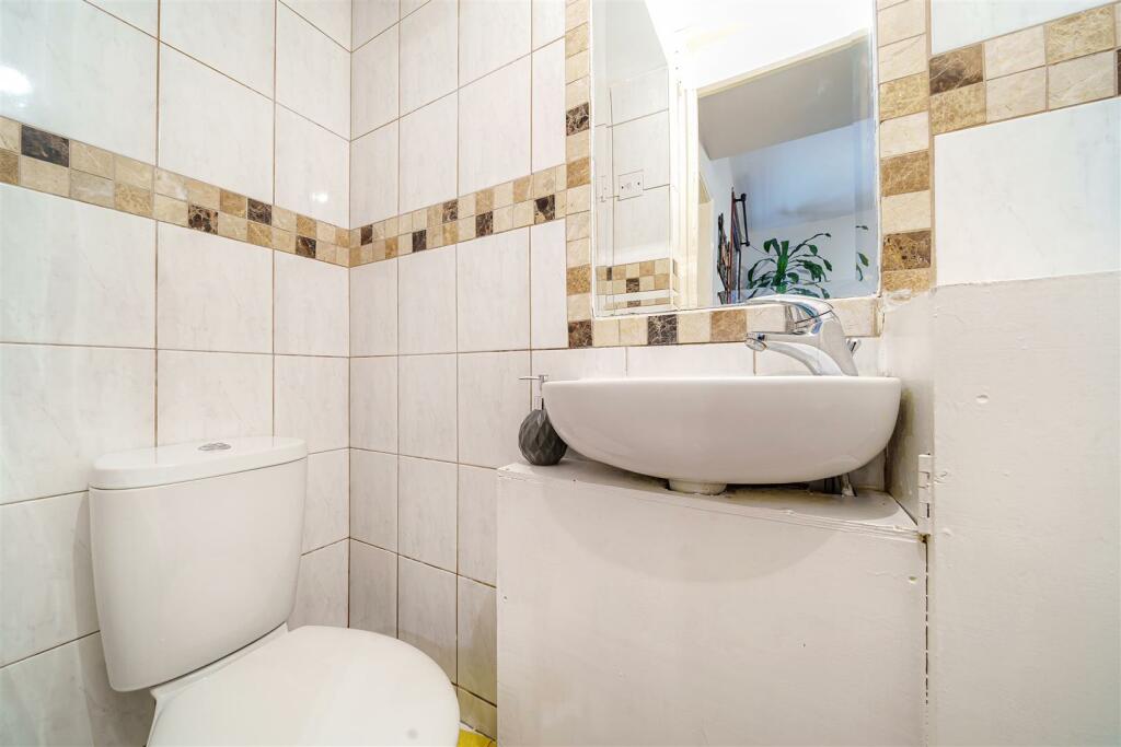 Downstairs WC.JPG