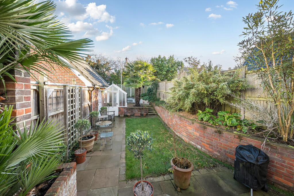 1385402-3-693062d...