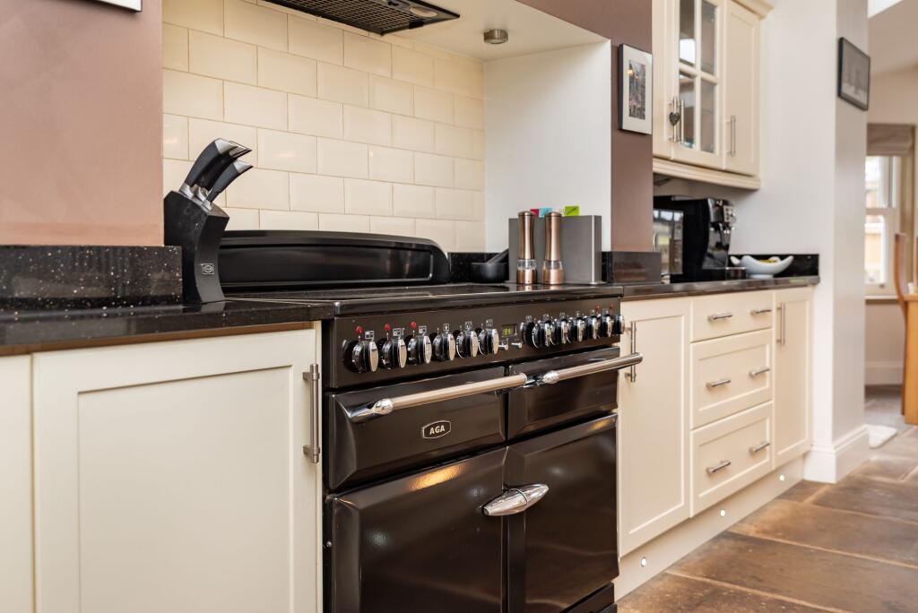 OPEN-PLAN DINING KITCHEN