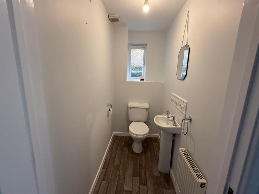 Downstairs Bathroom.jpeg