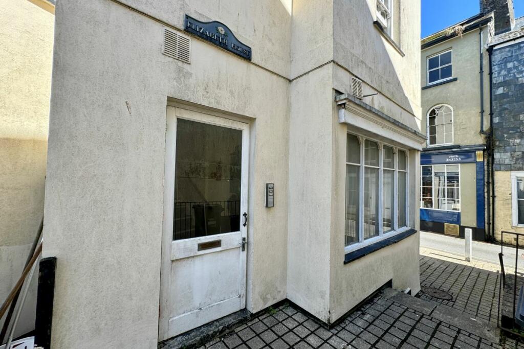 Communal door (flats 1,2 &amp; 3)