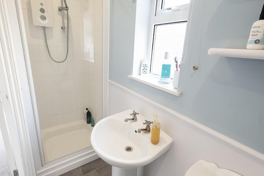 Ensuite off Master Bedroom