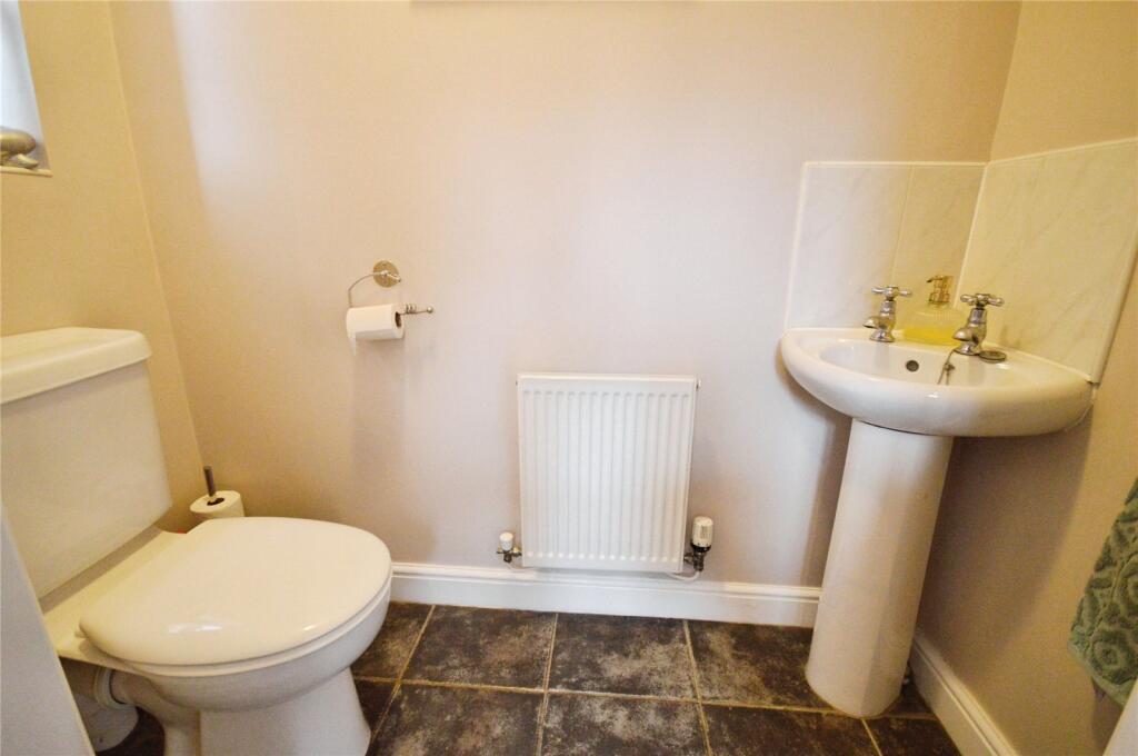 Cloakroom/Wc
