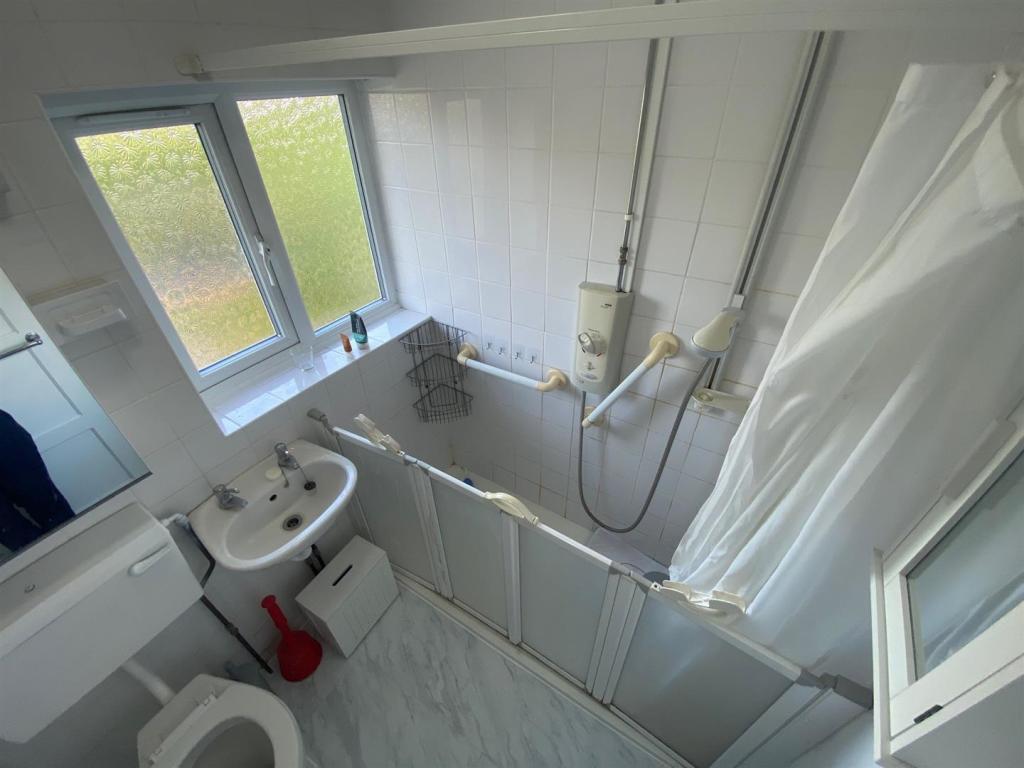 Shower room.jpg