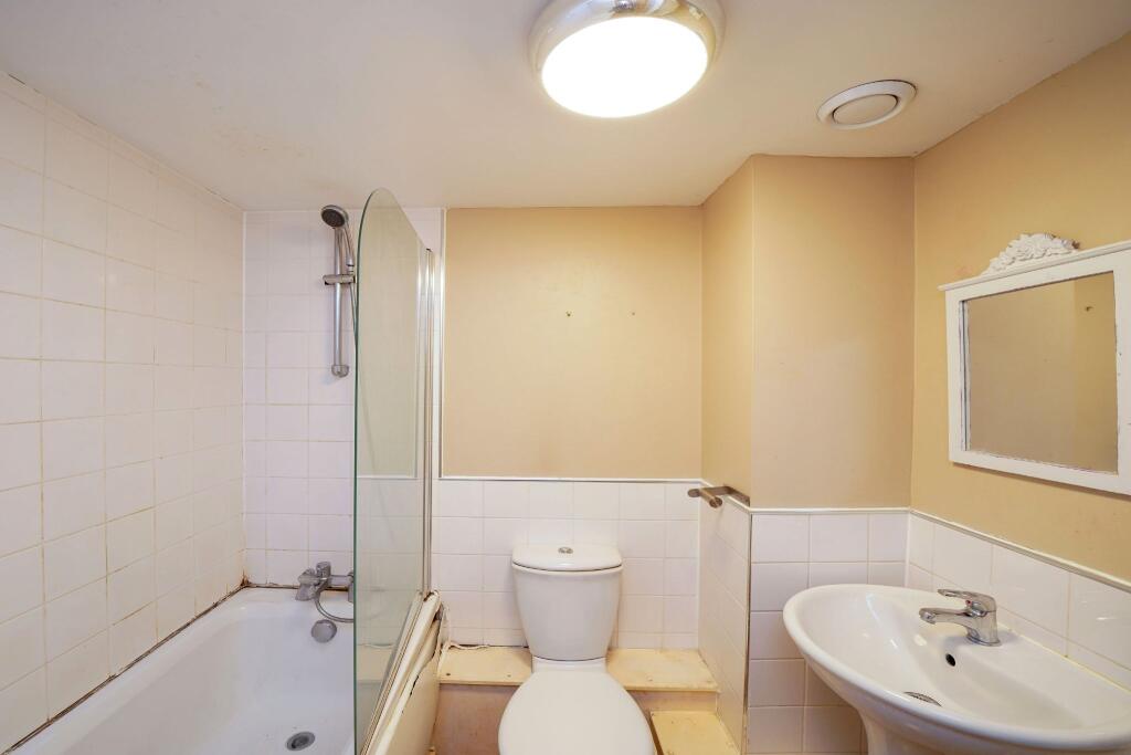 Photograph 11