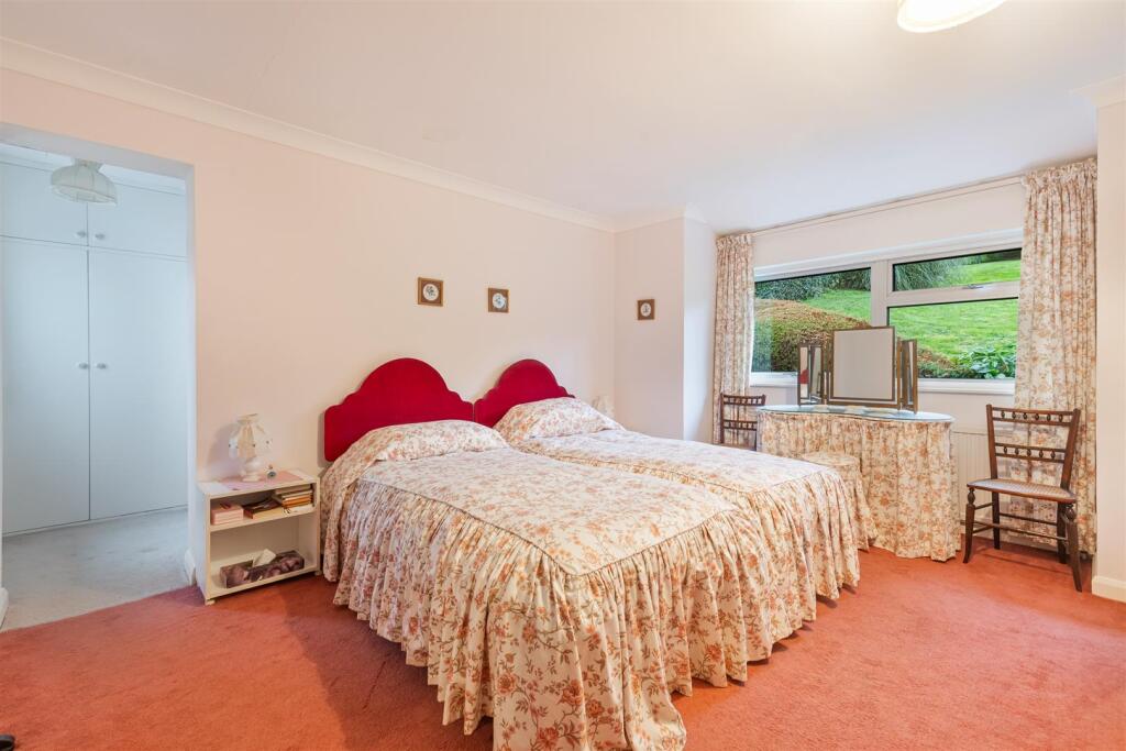 A23 - Pennymead Riverside Road Dittisham - 241106.