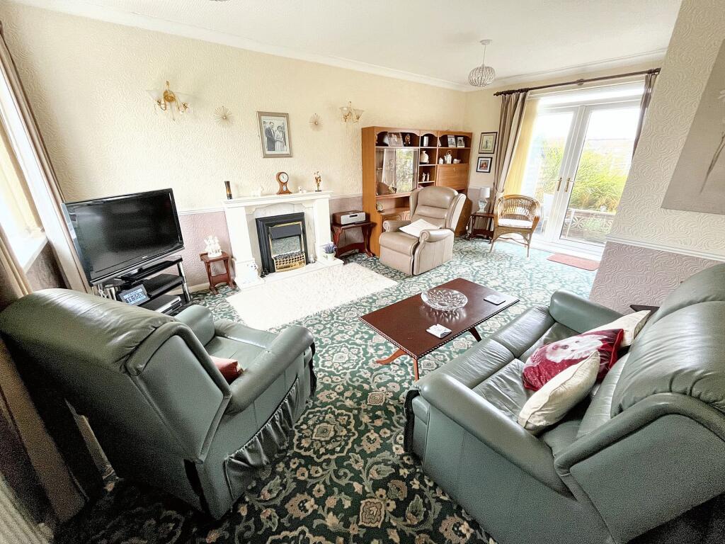 Sunshine Lounge Dining Room