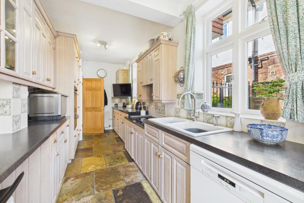 CAM03162G0-PR0281-STILL006