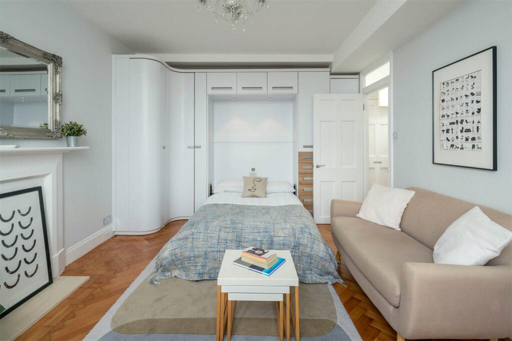 Studio Room