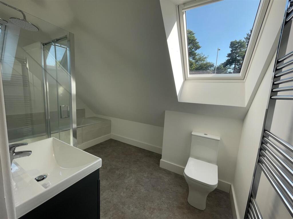 MainBathroom.jpg