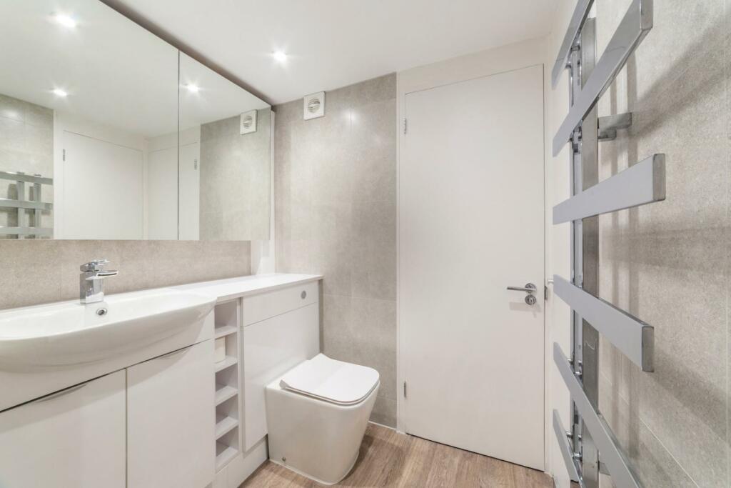 bathroom (1).jpg
