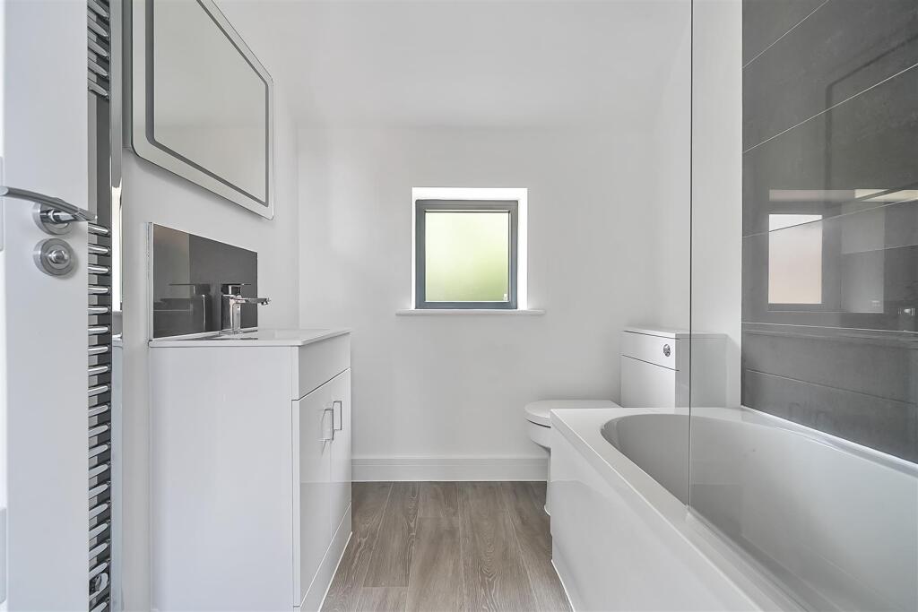 Valentine Cottage Bathroom.jpg