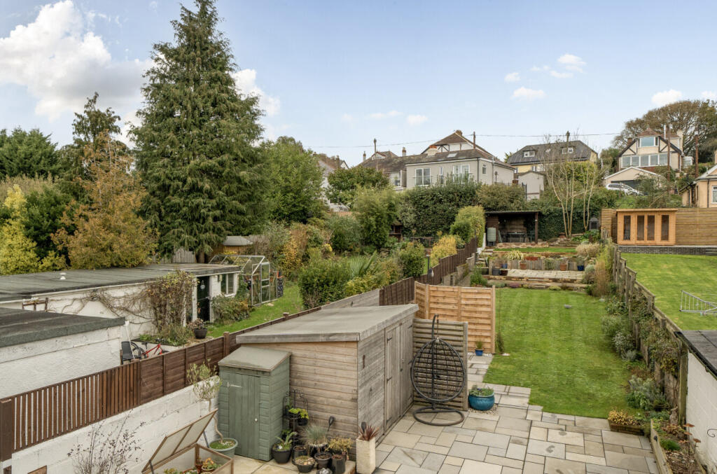 1384885-1-69270ee...