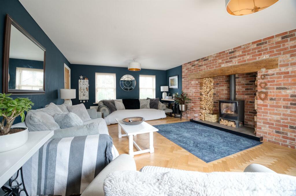 Lounge from rear garden.jpg