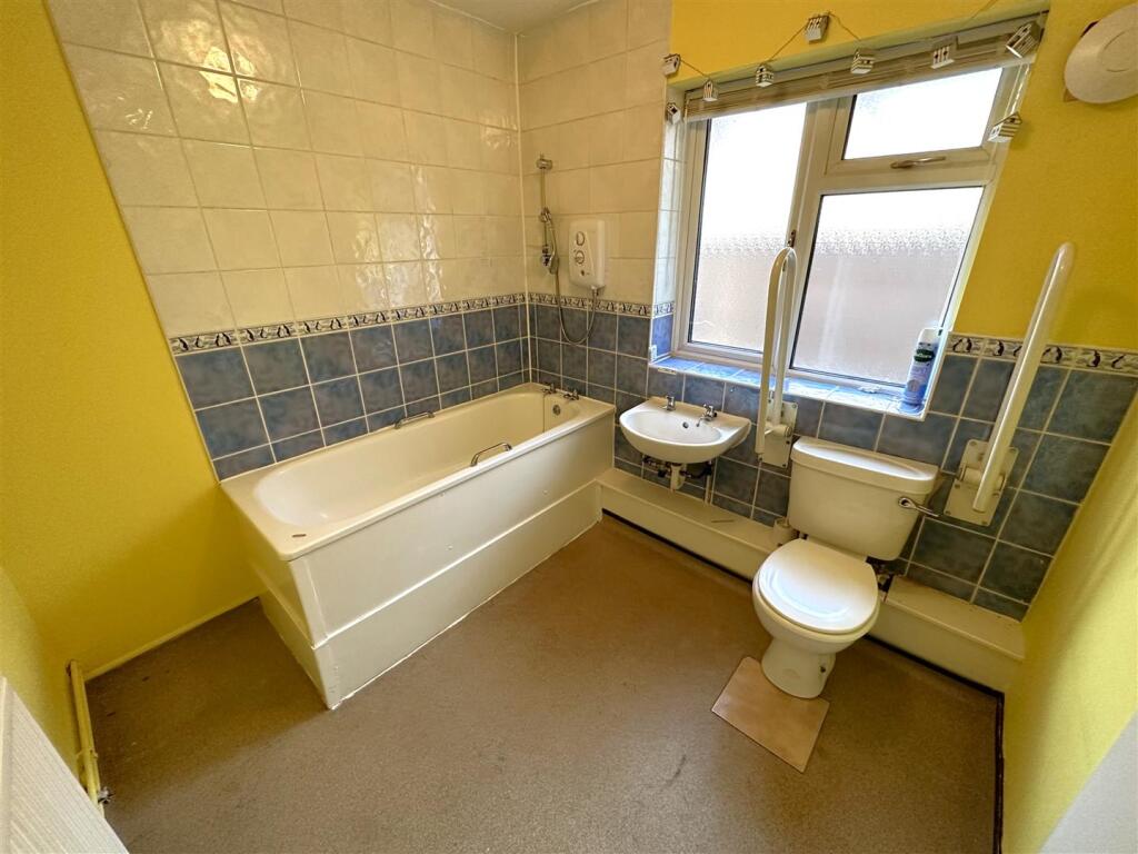 En-Suite Bathroom 834