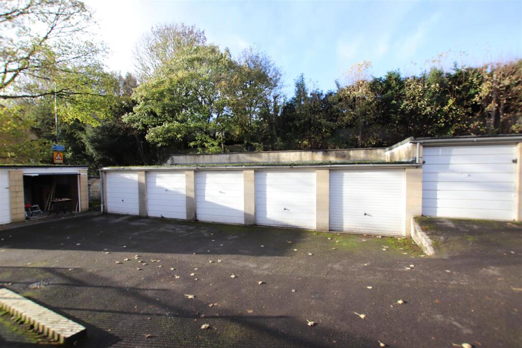 garages.JPG