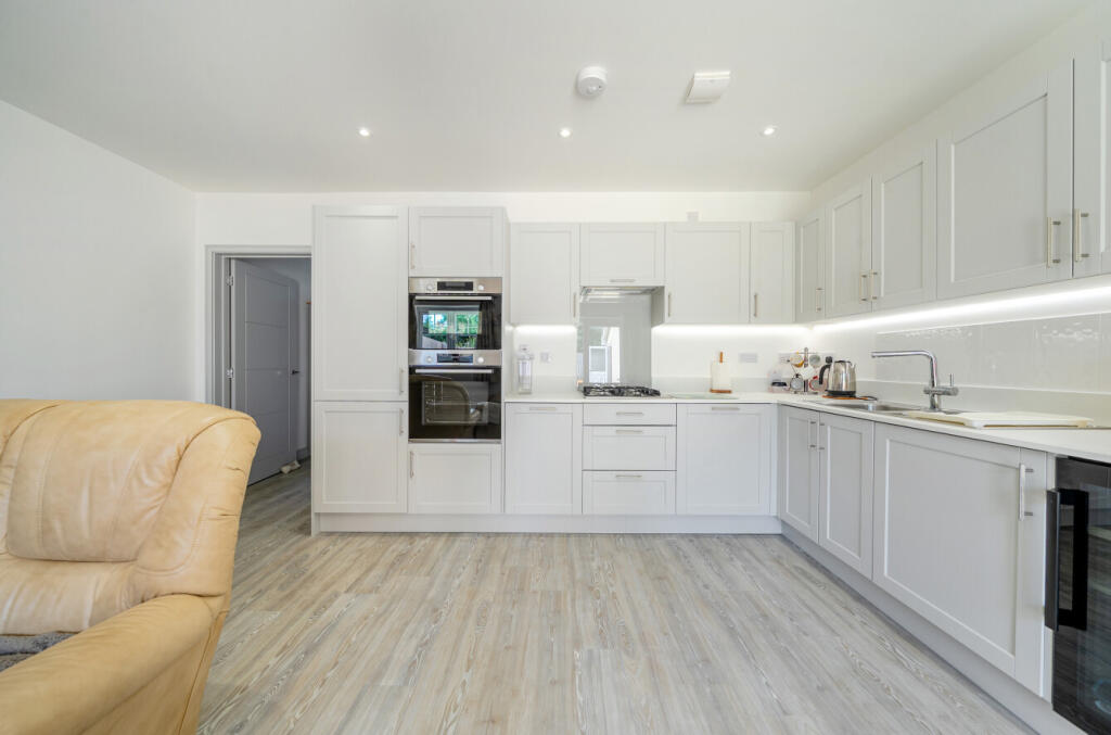 1321293-6-686e477...