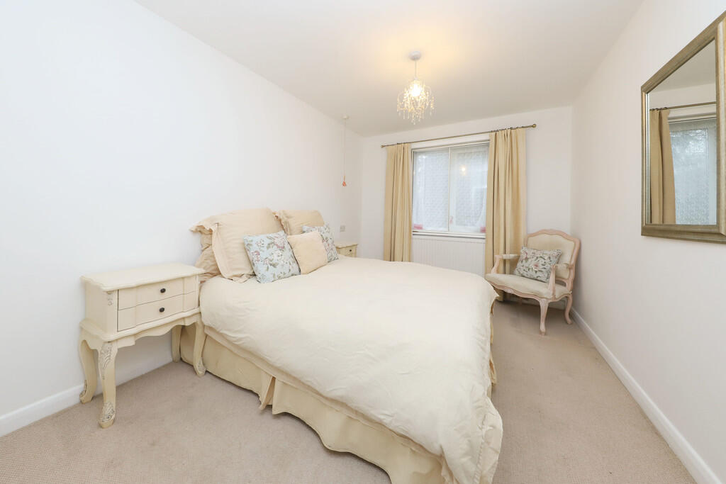 8 Dingles Court (...