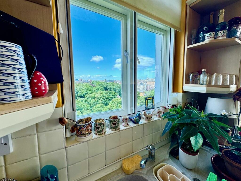 Kitchen 2.jpg