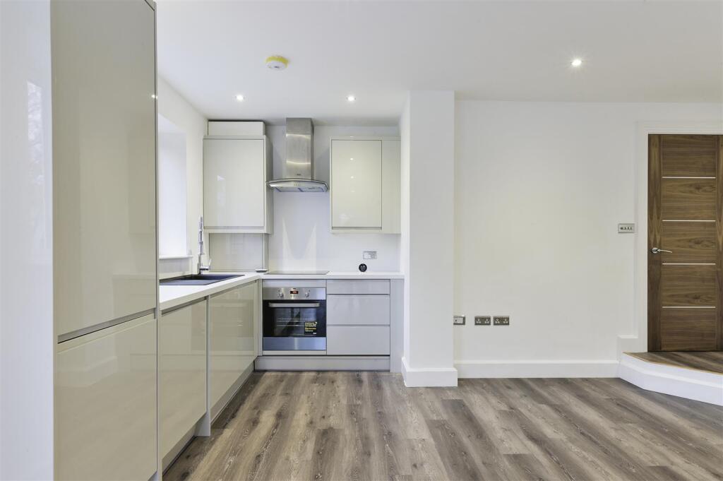 LYNWOOD OAKS FLAT 2 - (10).jpg