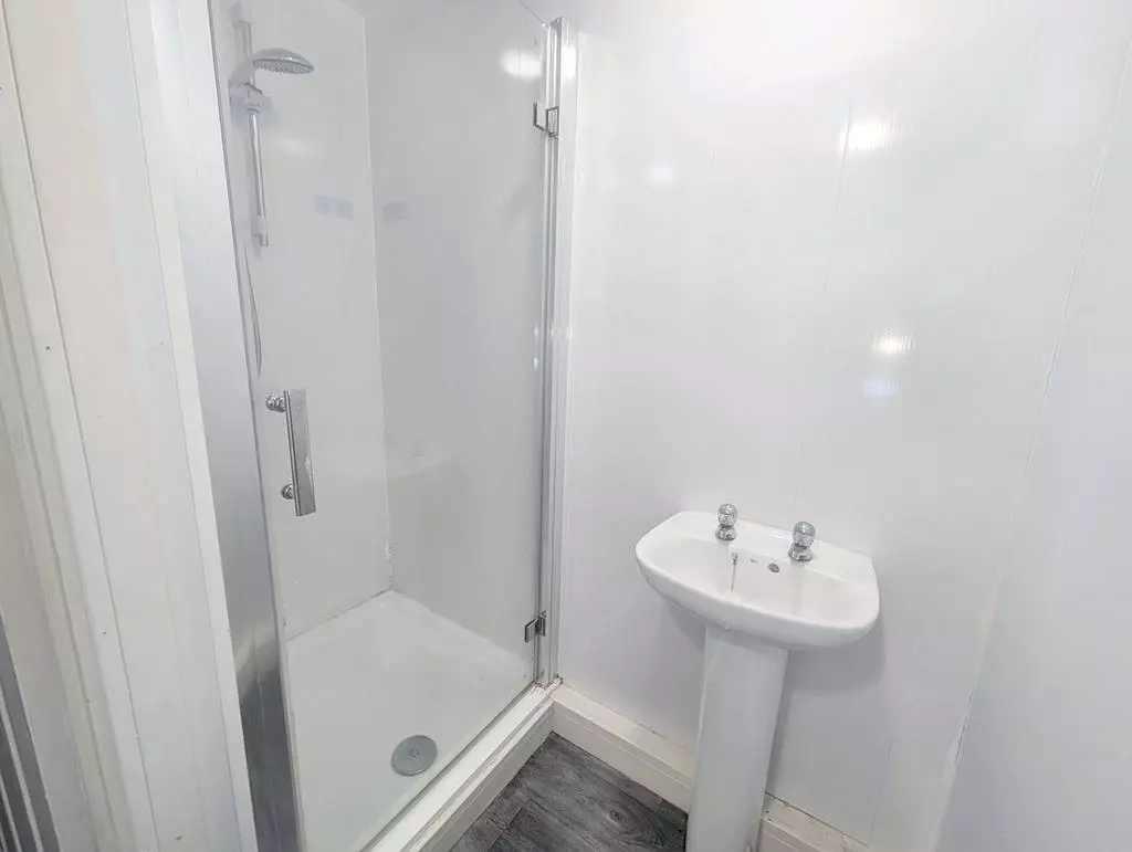 GF Shower Room