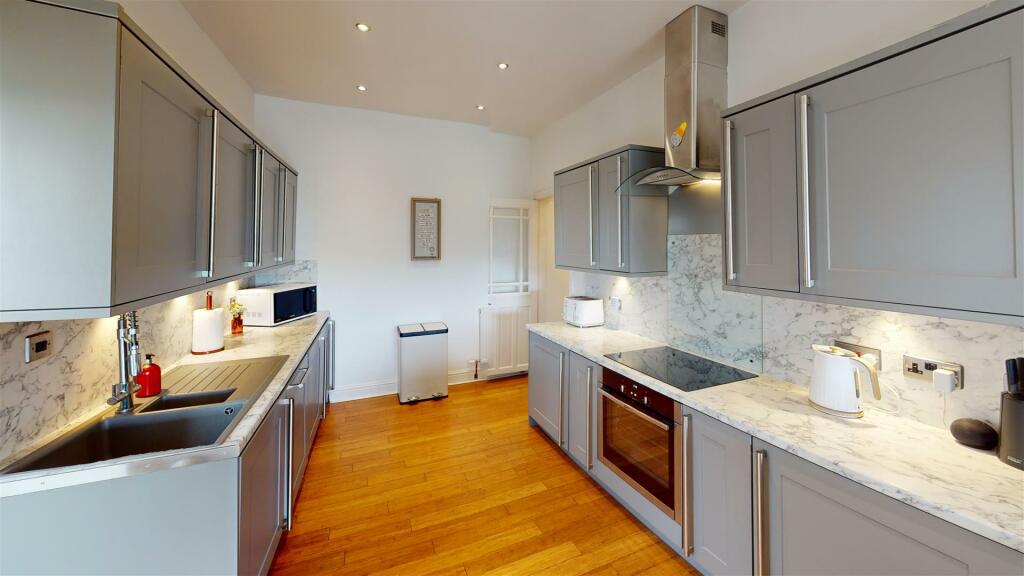 Old-School-House-Kitchen.jpg