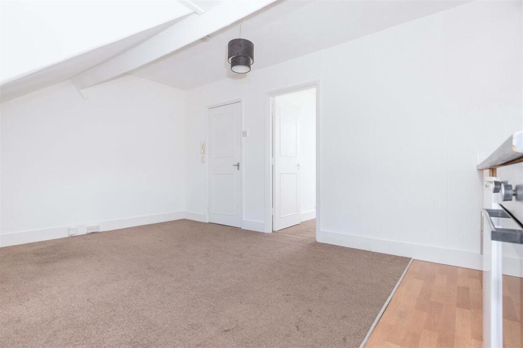 Clifton Rd_2.jpg